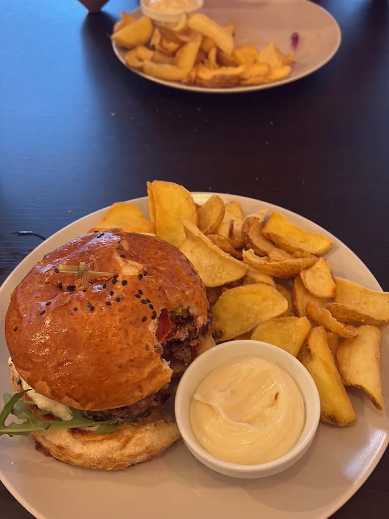 Chaluj burger &beer — restaurant (photo 1)