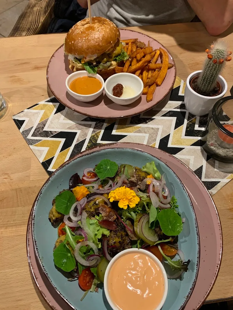Chaluj burger &beer — restaurant (photo 6)